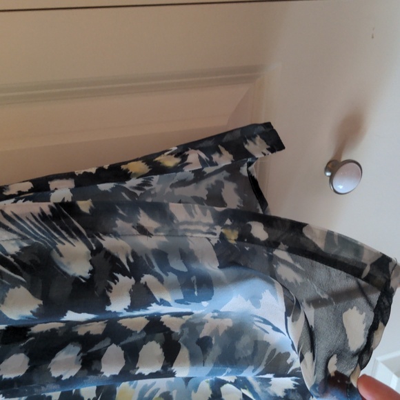 CAbi Avery Style 416 Abstract Watercolor Sheer Sleeveless Tunic Size XS - Picture 4 of 9